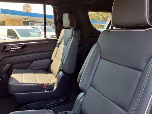 New 2025 Chevrolet Suburban Premier image 23