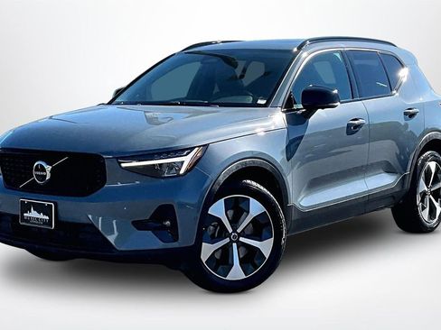 Used 2023 Volvo XC40 B4 Ultimate FWD image 3