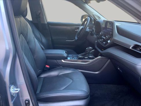 Used 2023 Toyota Highlander Platinum FWD image 9