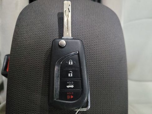 Used 2022 Toyota Corolla LE FWD image 32