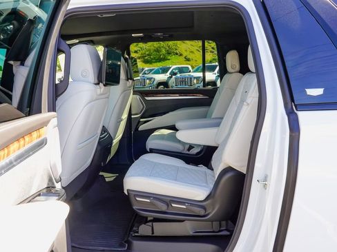 New 2026 Cadillac Escalade ESV Platinum Sport w/ LPO, ONYX Package image 10