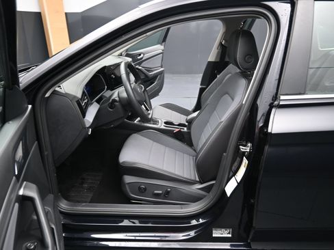 Used 2026 Volkswagen Jetta SE FWD image 12