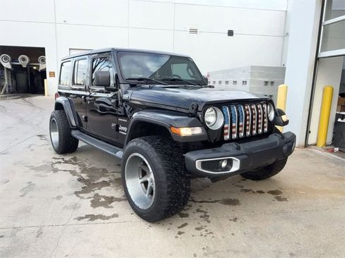 Used 2019 Jeep Wrangler Unlimited Sahara image 6