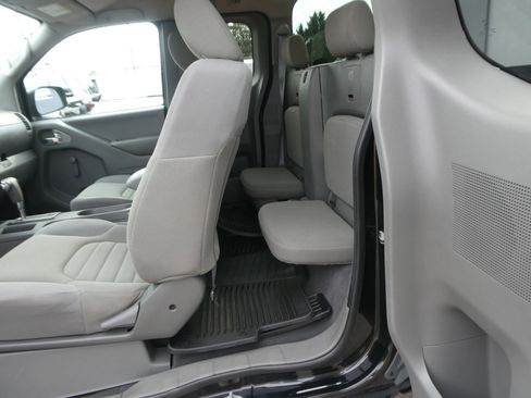 Used 2019 Nissan Frontier S image 28