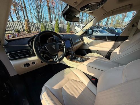 Used 2019 Maserati Levante GranLusso image 13