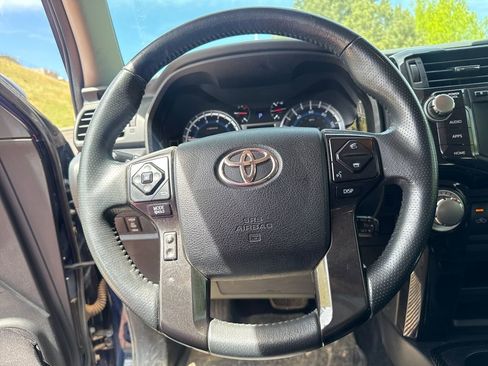 Used 2018 Toyota 4Runner TRD Off-Road Premium AWD/4WD image 22