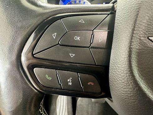 Used 2019 Chrysler Pacifica Touring-L w/ S Appearance Package FWD image 17