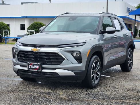 Used 2025 Chevrolet TrailBlazer LT AWD/4WD image 3