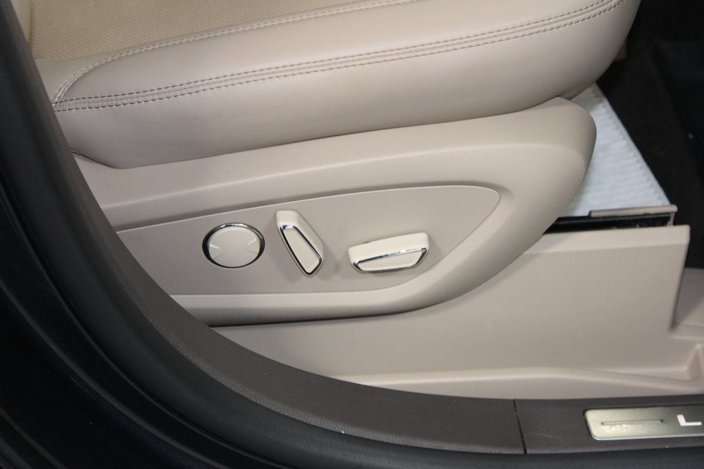Used 2023 Lincoln Nautilus Reserve AWD/4WD image 28