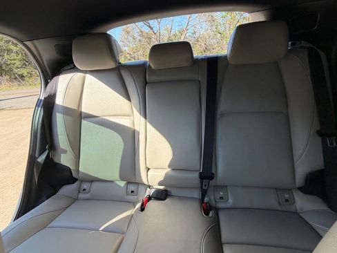 Used 2019 MAZDA MAZDA3 Hatchback w/ Preferred Package FWD image 32