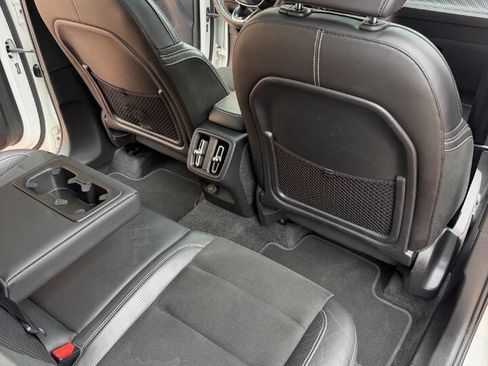 Used 2020 Volvo XC40 T5 R-Design image 17