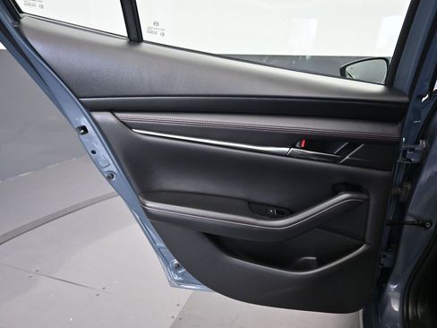 Used 2022 MAZDA MAZDA3 s image 30