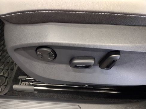 New 2025 Volkswagen Taos SE image 20