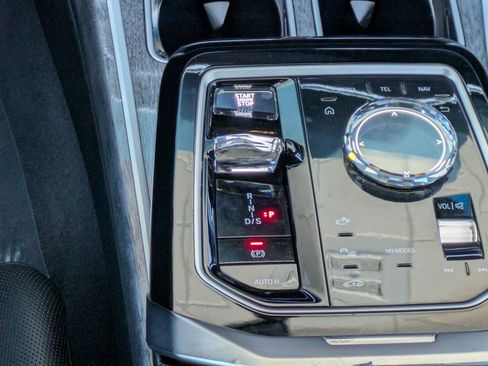 Used 2023 BMW 740i w/ Parking Assistance Package image 20