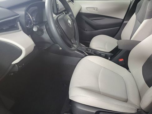Used 2022 Toyota Corolla LE image 11