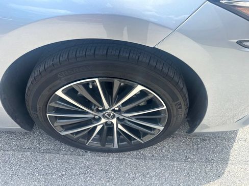 Used 2025 Lexus ES 350 w/ Premium Package FWD image 10