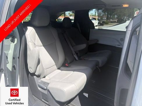 Used 2025 Toyota Sienna XLE FWD image 7