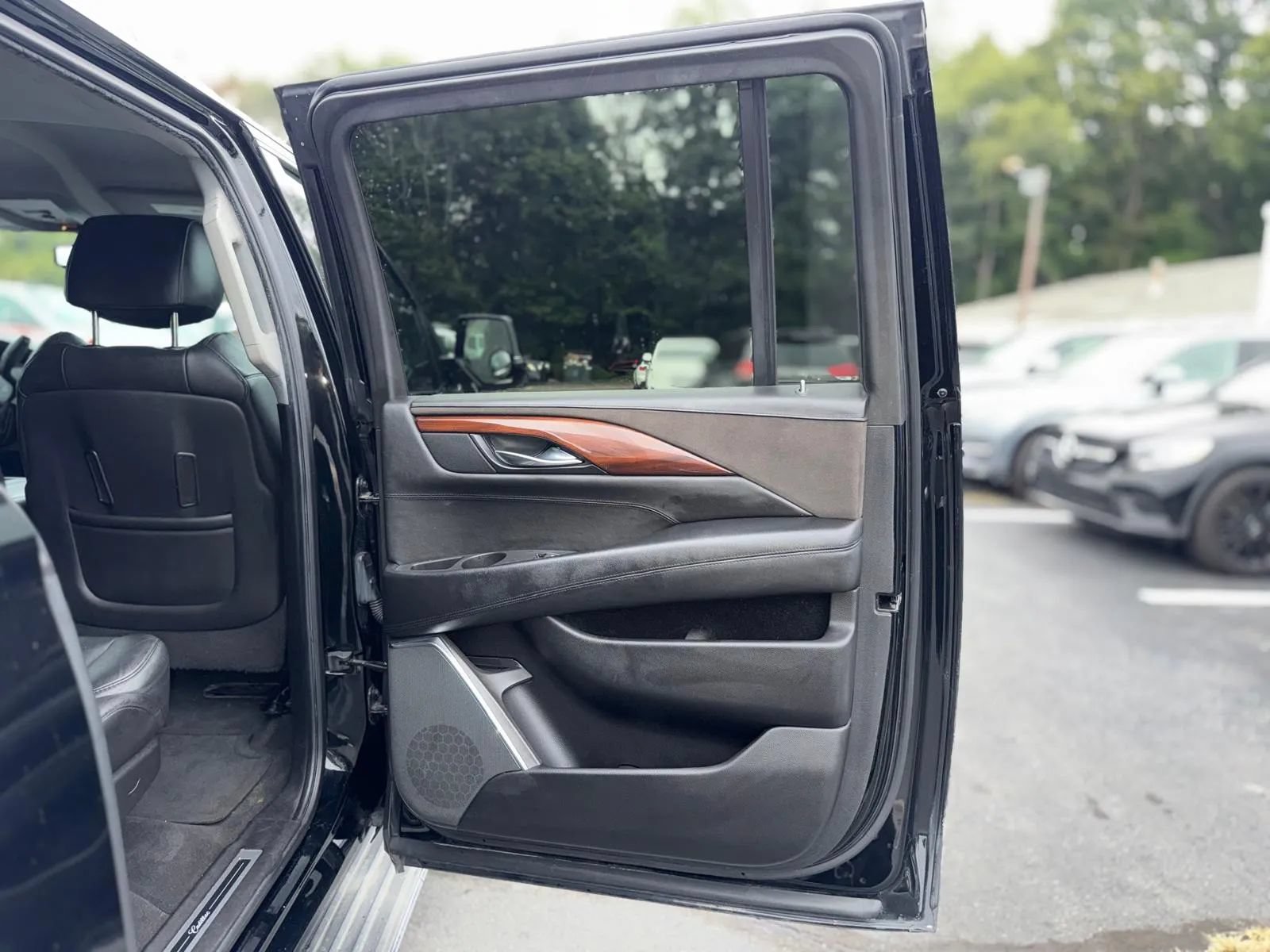 Used 2016 Cadillac Escalade ESV 2WD image 23