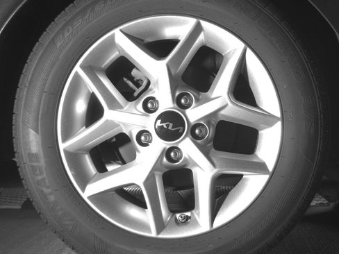 Used 2025 Kia Soul LX w/ LX Technology Package image 15