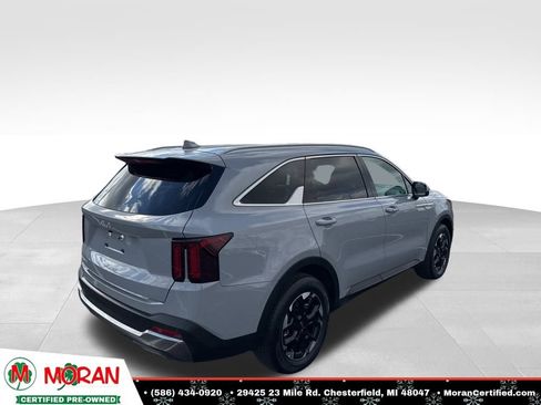 Used 2025 Kia Sorento S image 5