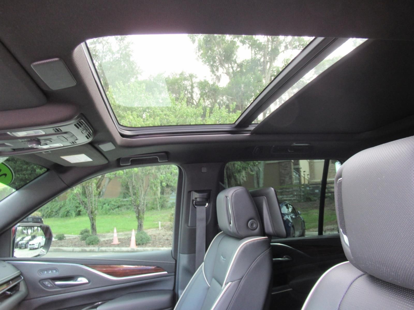 Used 2023 Cadillac Escalade Premium Luxury w/ LPO, Radiant Package AWD/4WD image 18