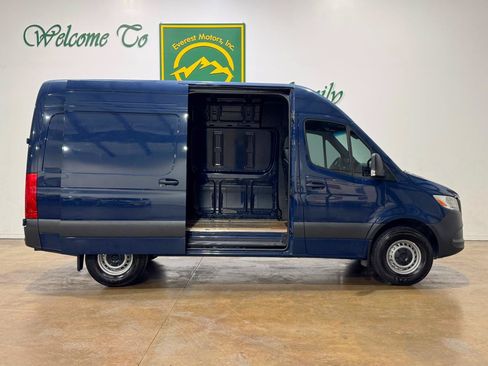 Used 2024 Mercedes-Benz Sprinter 2500 image 4