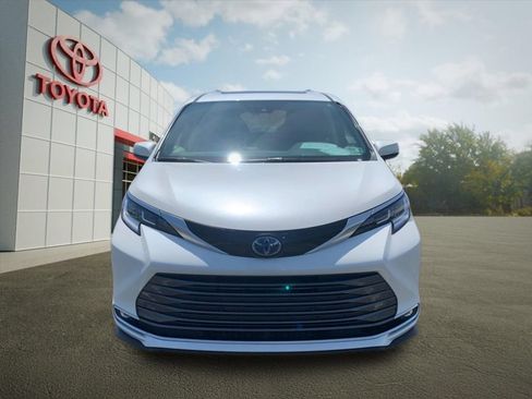Used 2021 Toyota Sienna Limited AWD/4WD image 8