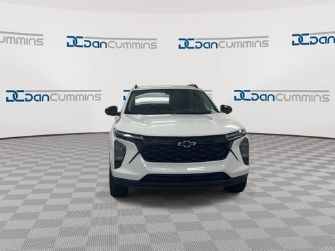 New 2026 Chevrolet Trax LT w/ Driver Confidence Package FWD image 3