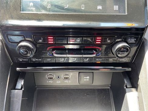 Used 2024 Jeep Grand Cherokee Altitude AWD/4WD image 22