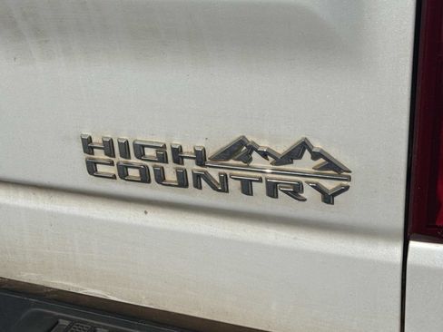 Used 2019 Chevrolet Silverado 1500 High Country w/ Technology Package AWD/4WD image 12