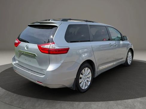 Used 2017 Toyota Sienna Limited Premium AWD/4WD image 7