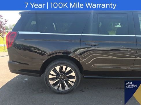 Used 2025 Ford Expedition Max Platinum w/ Driver's Package AWD/4WD image 11