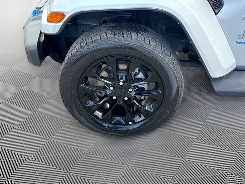 Used 2022 Jeep Wrangler Unlimited Sahara w/ Cold Weather Group AWD/4WD image 36