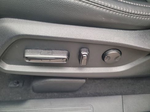 Used 2024 Honda Pilot Touring image 11