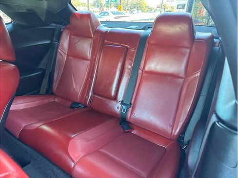 Used 2016 Dodge Challenger SXT Plus image 9