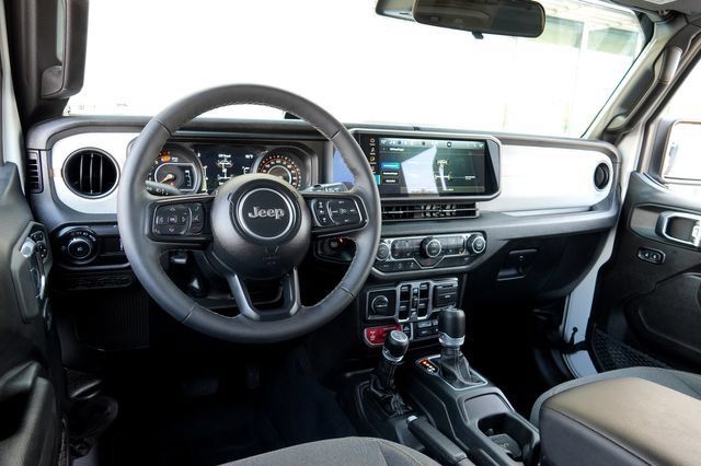 Used 2025 Jeep Wrangler Unlimited Sport AWD/4WD image 11