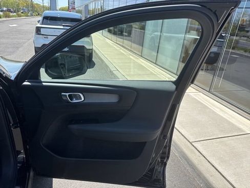 Certified 2025 Volvo XC40 B5 Plus AWD/4WD image 14