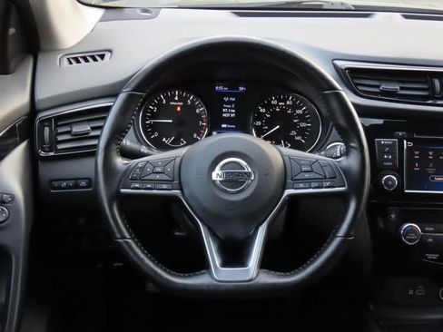 Used 2021 Nissan Rogue Sport SV AWD/4WD image 17