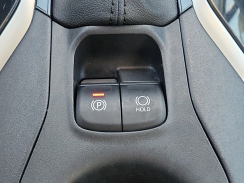 Used 2022 Toyota Corolla Cross LE image 30