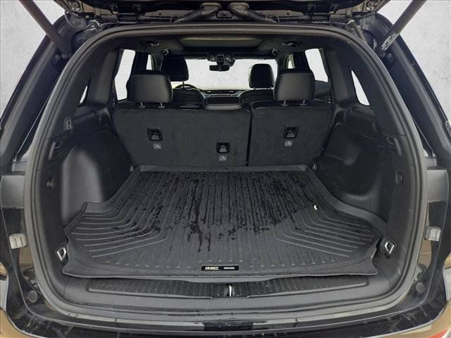 Used 2024 Jeep Grand Cherokee Limited w/ Luxury Tech Group II RWD image 6
