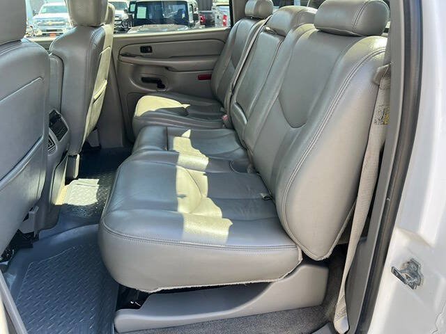 Used 2004 Chevrolet Silverado 2500 LT w/ Skid Plate Package AWD/4WD image 17