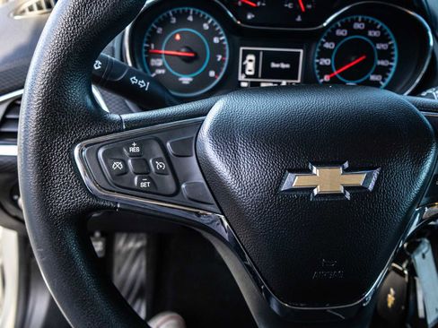 Used 2017 Chevrolet Cruze LT image 31