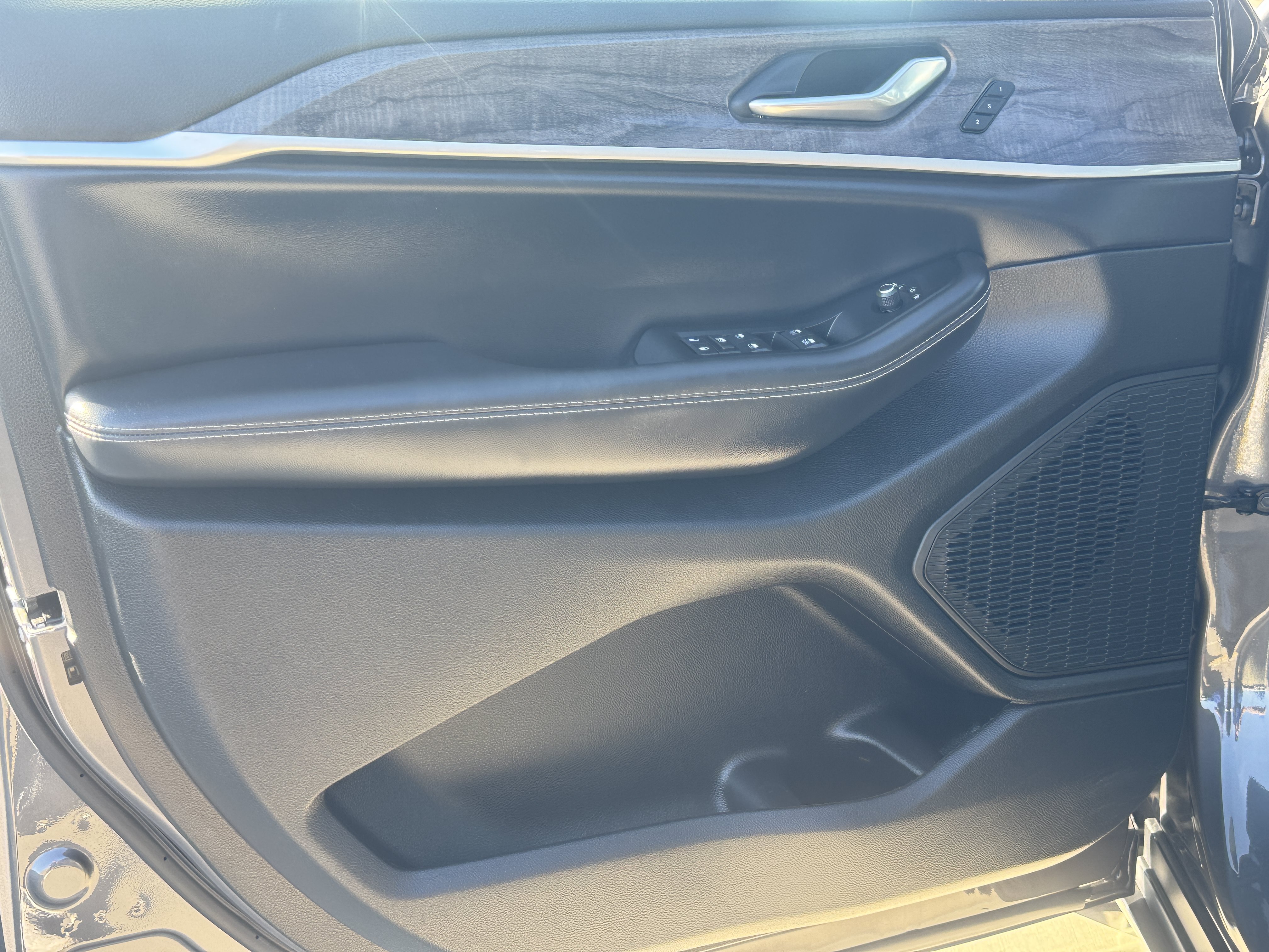 Used 2024 Jeep Grand Cherokee L Limited RWD image 18