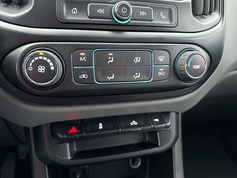 Used 2022 Chevrolet Colorado W/T AWD/4WD image 18