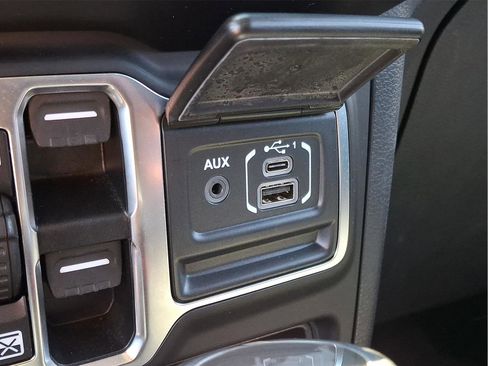 Used 2021 Jeep Wrangler Unlimited Sahara AWD/4WD image 33