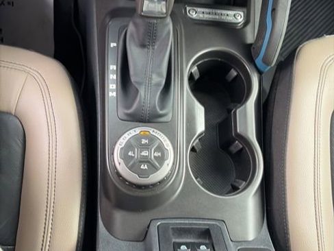 Used 2023 Ford Bronco Wildtrak image 28