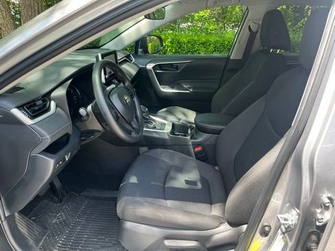 Used 2023 Toyota RAV4 LE AWD/4WD image 5
