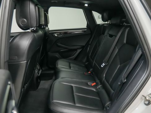 Certified 2023 Porsche Macan image 17