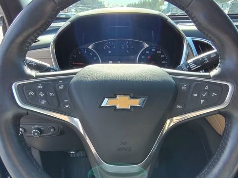 Used 2018 Chevrolet Equinox Premier image 17