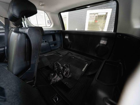 Used 2020 Toyota 4Runner Venture w/ Moonroof Package AWD/4WD image 24